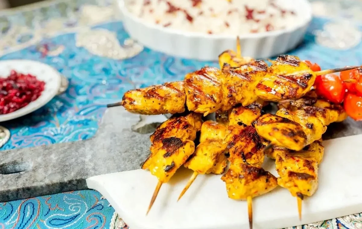 یک سیخ جوجه کباب بدون استخوان چند کالری دارد؟ + ارزش غذایی